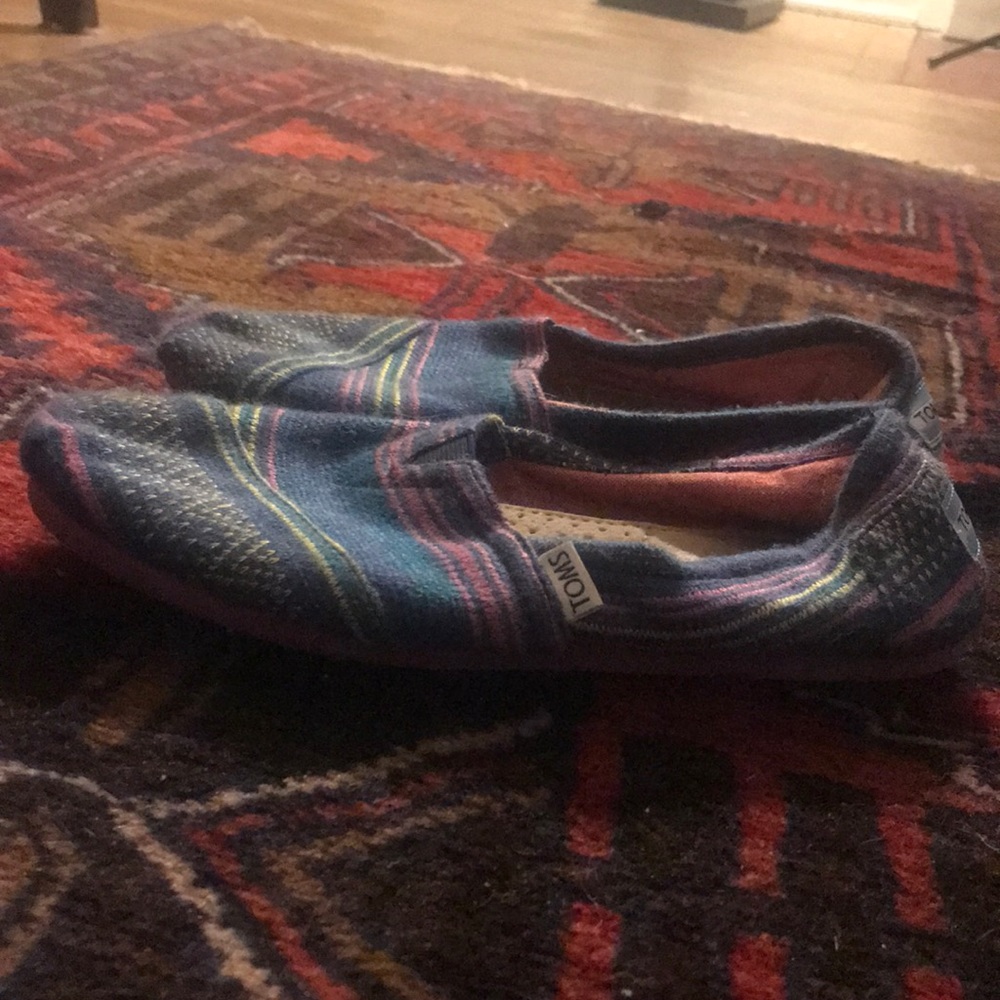 Authentic Toms size 8!!